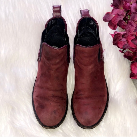 STEVE MADDEN Burgundy Suede Ankle Bootie - Picture 3 of 7